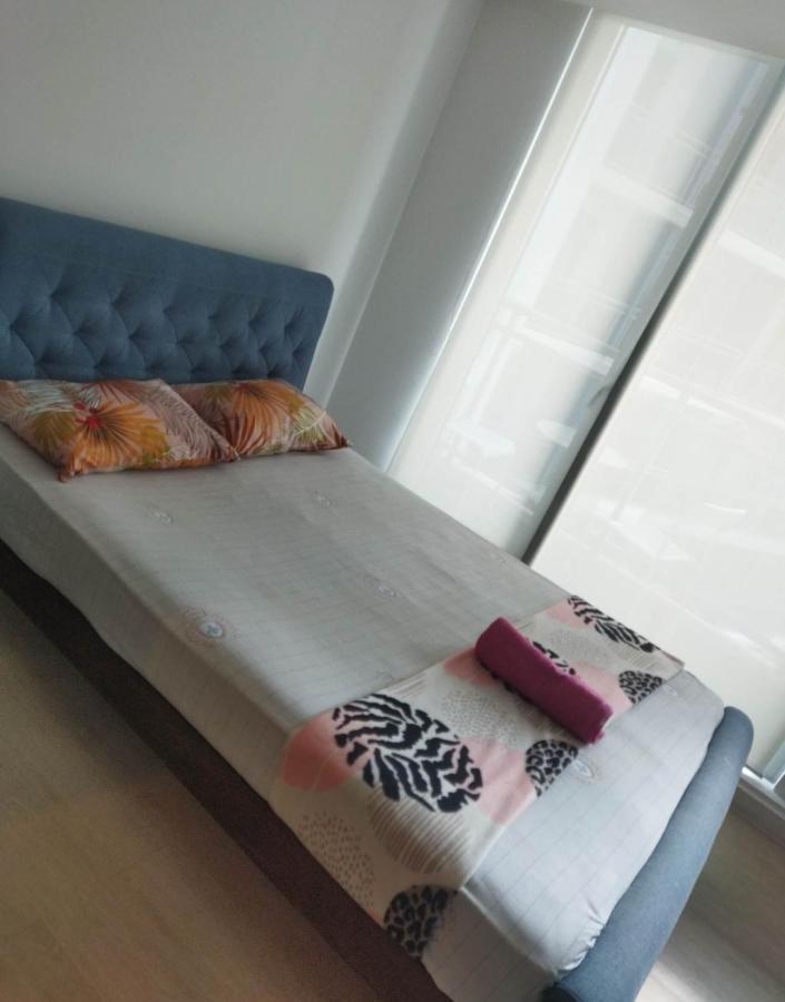 Home At Sm Bicutan Manila Esterno foto