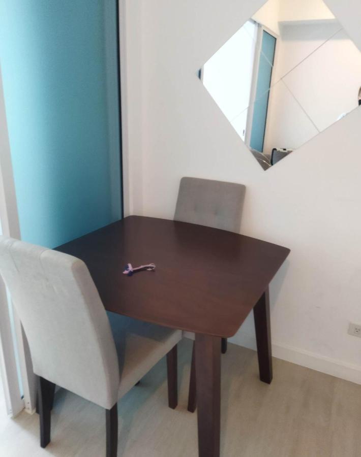 Home At Sm Bicutan Manila Esterno foto